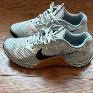 Nike Men's metcon Athletic Shoes - mint Green, Black, and Gum - 10.5